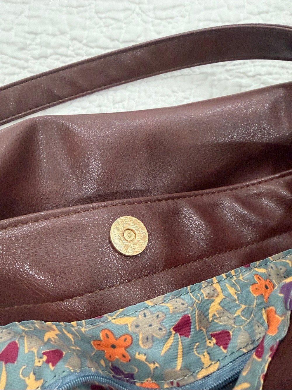 Everyday Leather-Feel Tote Bag in Deep Burgundy - Picture 5 of 10
